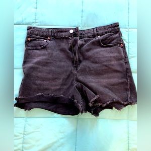 American Eagle High Waist Boyfriend Jean Shorts. Black. Size 16.